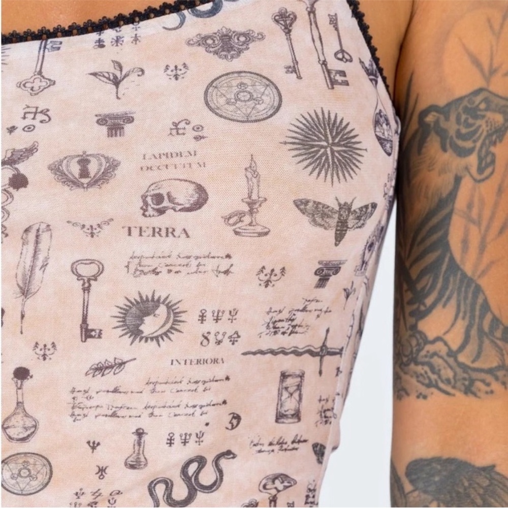Princess Polly Mystery Mini Mesh Lined Spaghetti Strap Slip Horoscope Key Print - Picture 8 of 15
